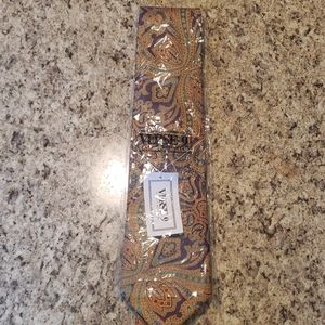 Verse 9 tie with matching pocket square